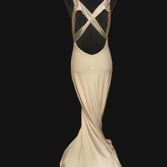 Night Way Collections Ivory Gown (necklace is not included) - Picture 2 of 10